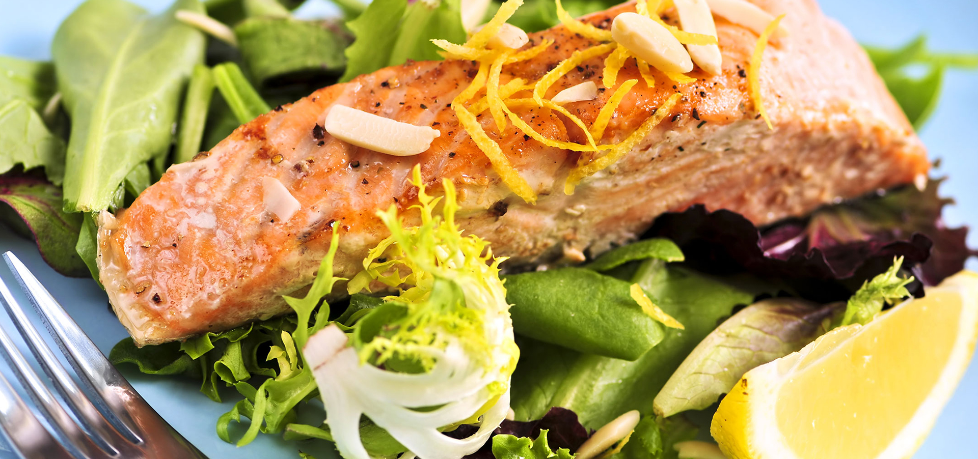 Grilled Salmon Salad with Dill Dressing