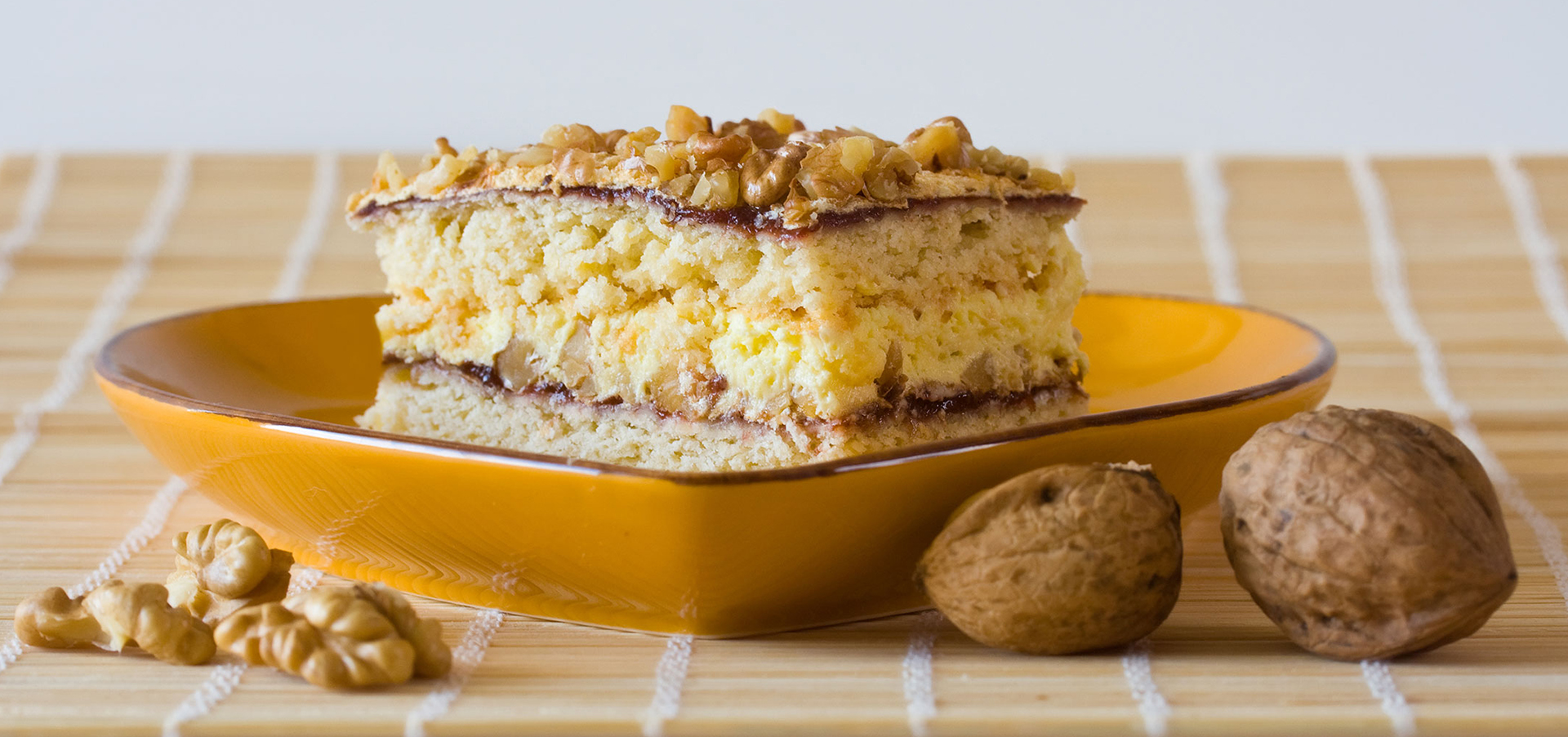 Praline Crunch Cake